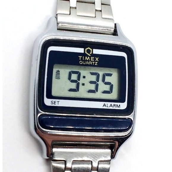 Lovely Vintage 1983 Q Timex Quartz LCD Women's Watch 1980's - New Battery - Picture 2 of 3